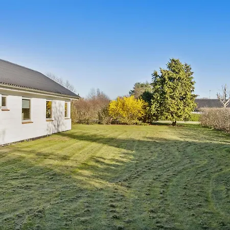 Cosy For 6 Near Beachsea Feriehus Skovbyballe